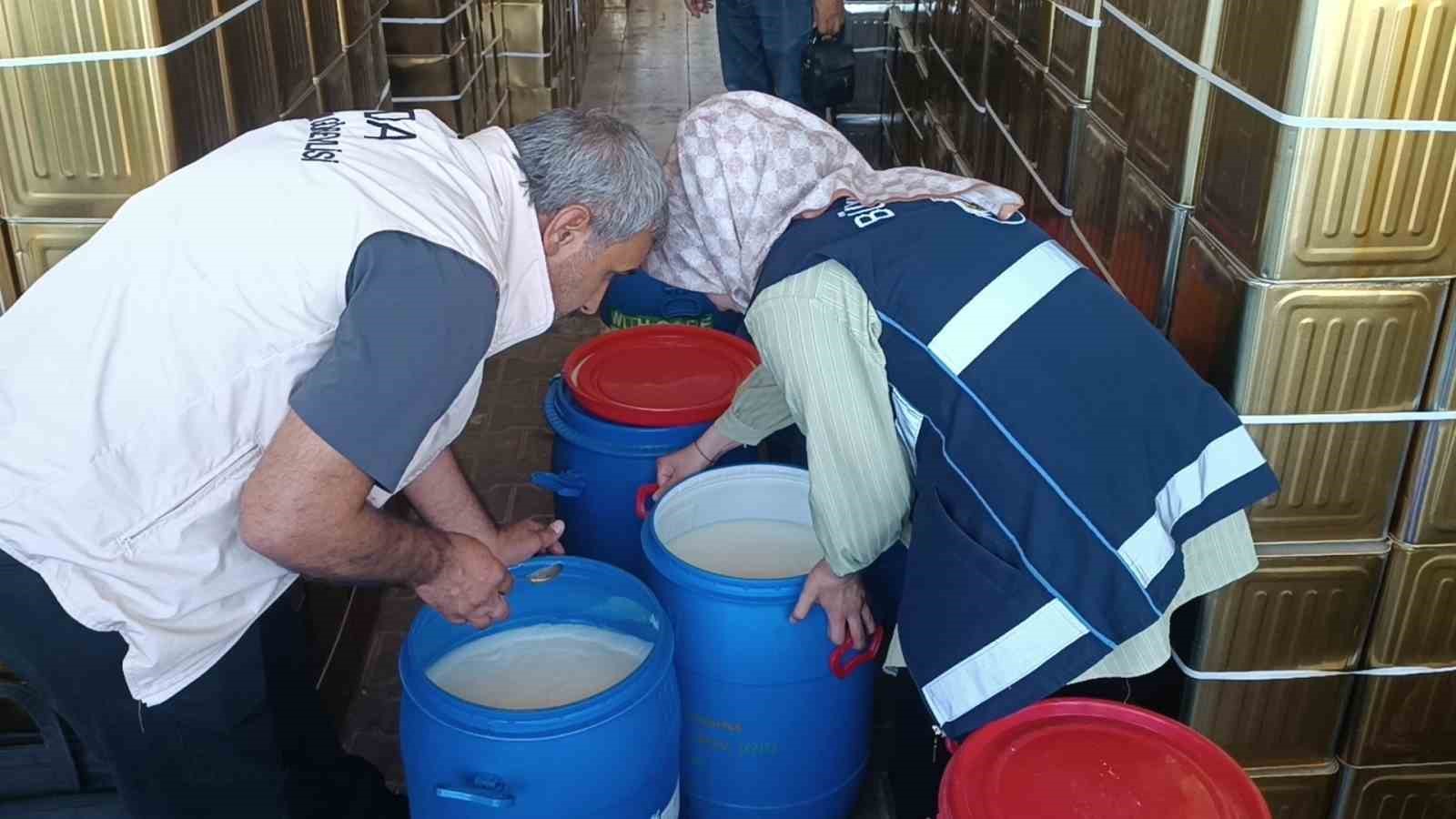 sanliurfada kaynagi belli olmayan 400 kilo supheli sade yag ele gecirildi 2 4V16SRm2