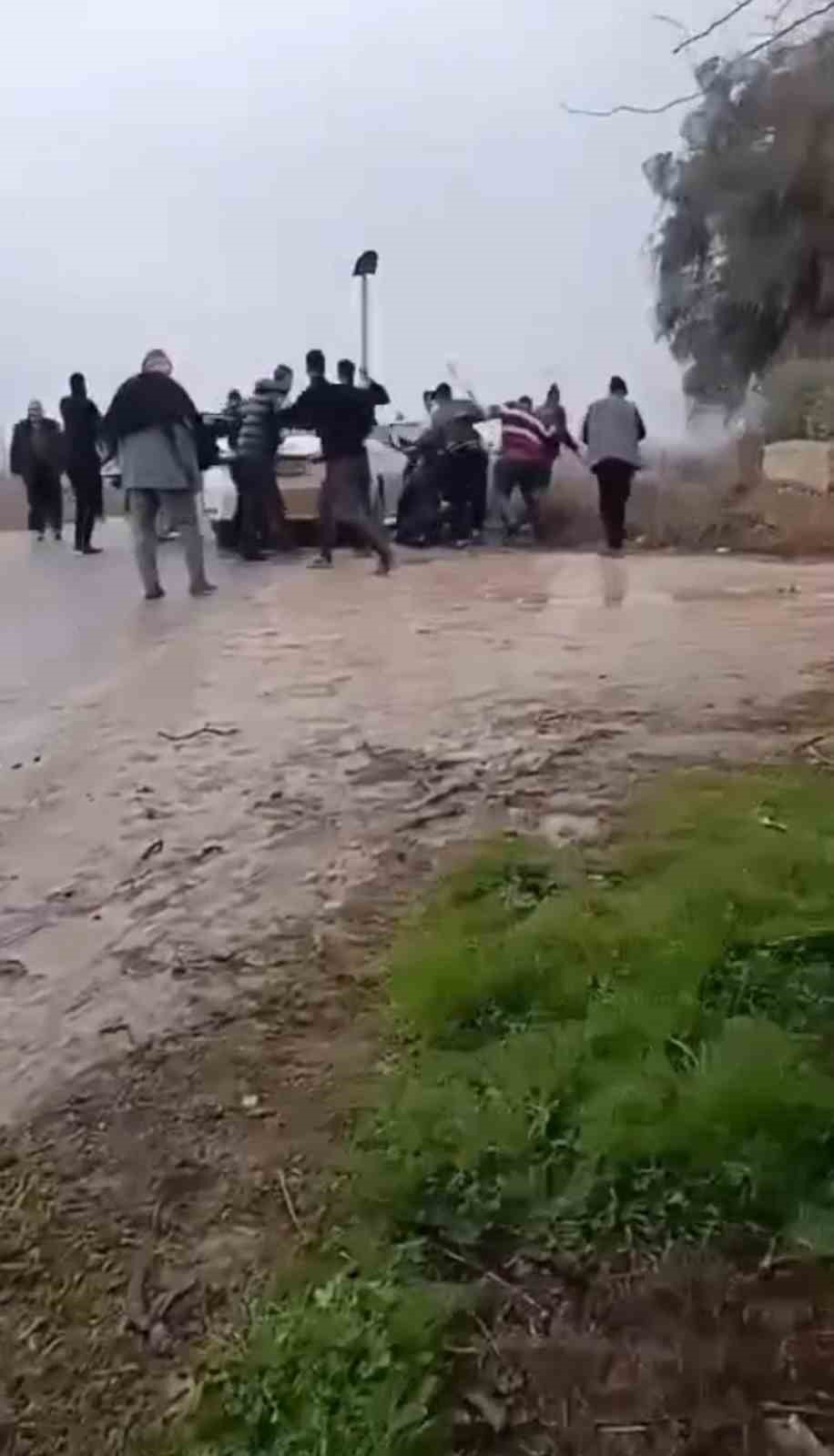 sanliurfada kazmali kurekli arazi kavgasi 7 yarali 1 kL8RXRVO