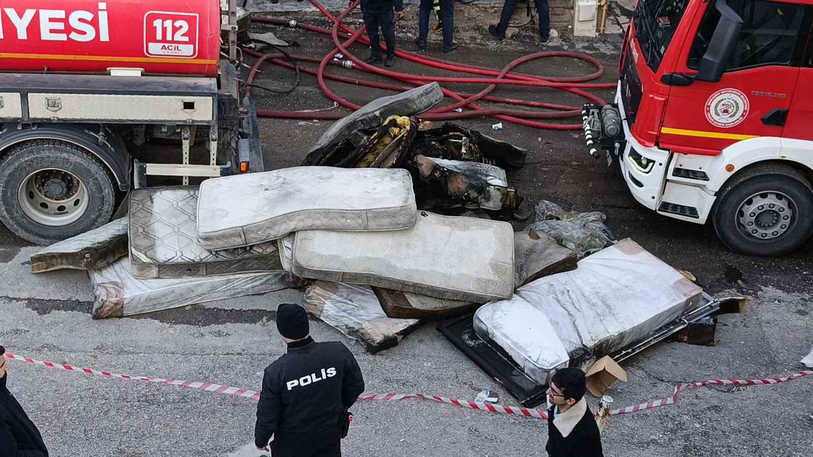 sanliurfada koltuk ve yatak uretimi yapilan atolyede korkutan yangin 2 zSyLAg2R