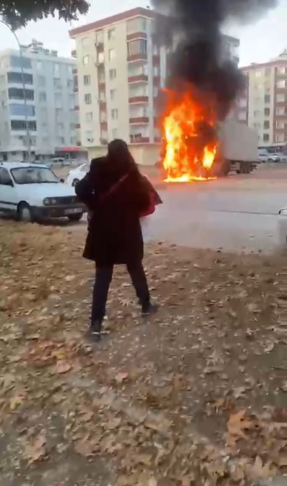 sanliurfada korku dolu tir yangini 1 vGOO9hkn