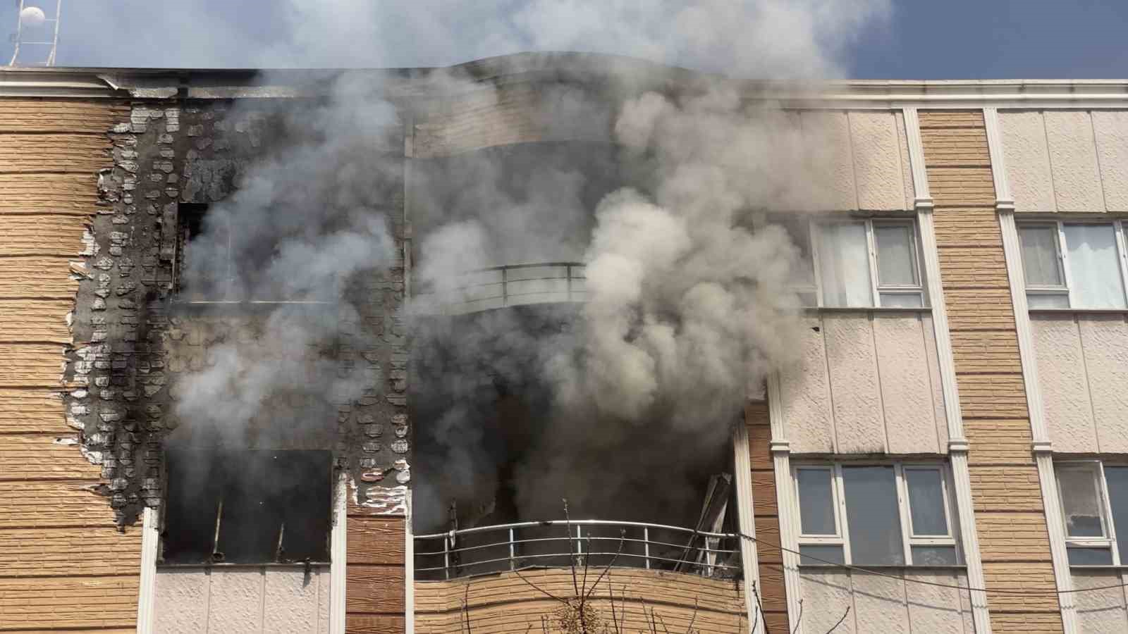 sanliurfada korkutan yangin mahsur kalanlar kurtarildi 1 Hiz1AZXB