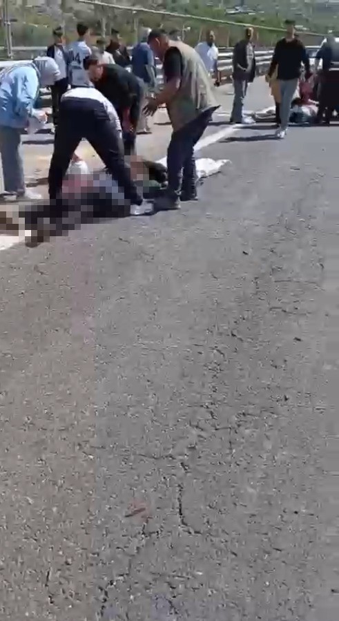 Şanlıurfa’da kurbanlık yüklü kamyonet devrildi: 1 ölü, 1 yaralı 6 sanliurfada kurbanlik yuklu kamyonet devrildi 1 olu 1 yarali 2 QkS46Q3O