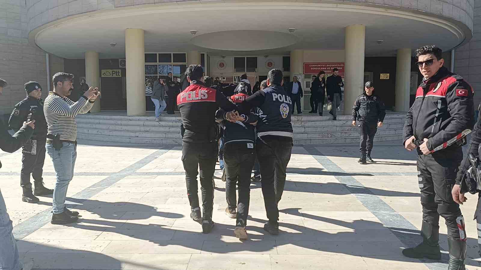 sanliurfada kuyumcu soygununda 6 supheli adliyeye sevk edildi 1