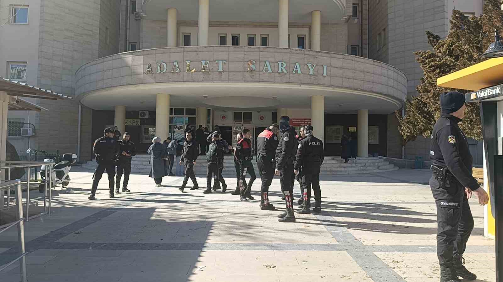 sanliurfada kuyumcu soygununda 6 supheli adliyeye sevk edildi 2 PO4XamvA
