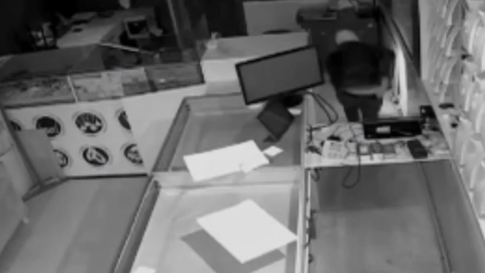 sanliurfada kuyumcuda hirsizlik ani kameraya yansidi 1 rCXfcemE
