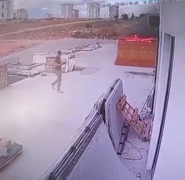 sanliurfada milyonlarca liralik zarara yol acan yanginin goruntuleri ortaya cikti 1