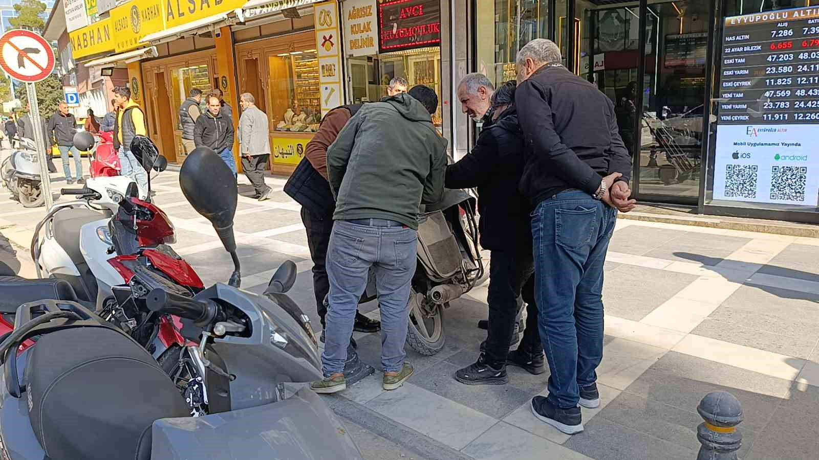 sanliurfada motosikletler carpisti suruculer yaralandi 6 Gg9d7www