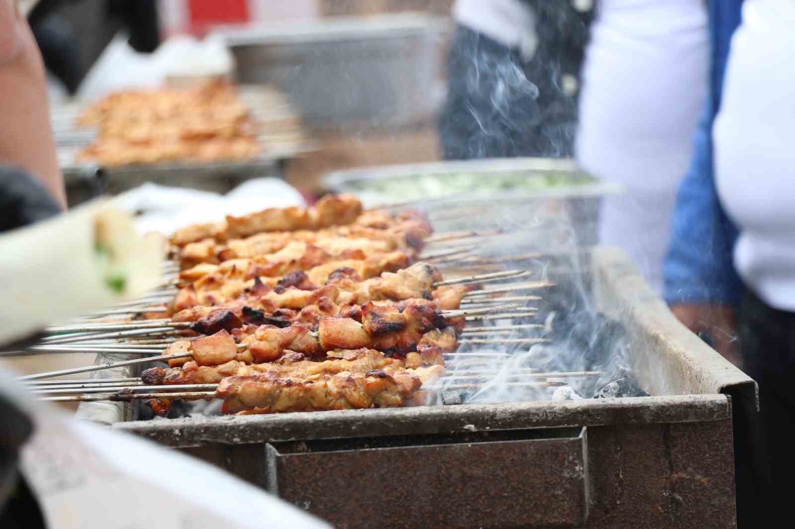 Şanlıurfa’da öğrencilere moral kebabı 7 sanliurfada ogrencilere moral kebabi 3 3p7Xyukl