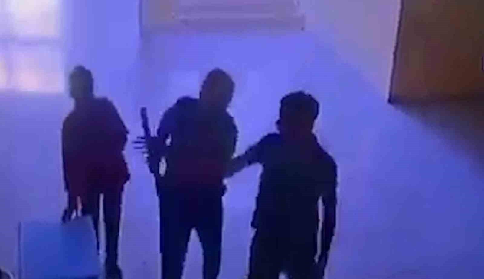 sanliurfada ogretmen veli tarafindan sopayla darbedildi 0