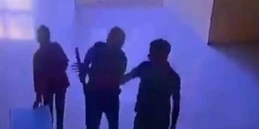 sanliurfada-ogretmen-veli-tarafindan-sopayla-darbedildi-gaMUMOiJ.jpg