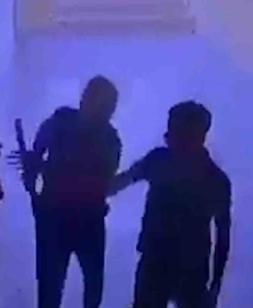 sanliurfada-ogretmen-veli-tarafindan-sopayla-darbedildi-gaMUMOiJ.jpg