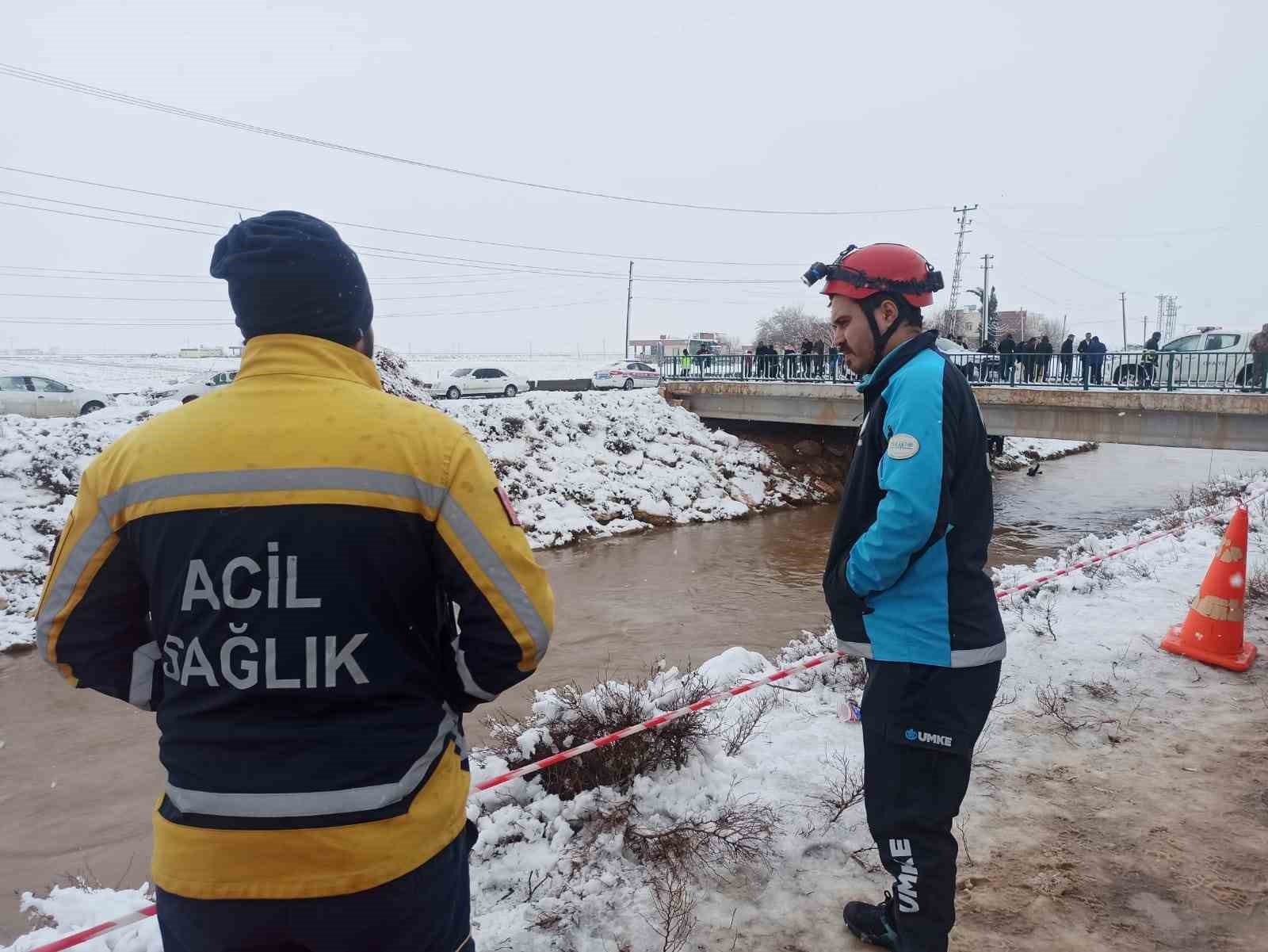 Şanlıurfa’da okul yolunda facia: Otomobil sulama kanalına devrildi, 4 kişi kayboldu 5 sanliurfada okul yolunda facia otomobil sulama kanalina devrildi 4 kisi kayboldu 1 CtzvV8fZ