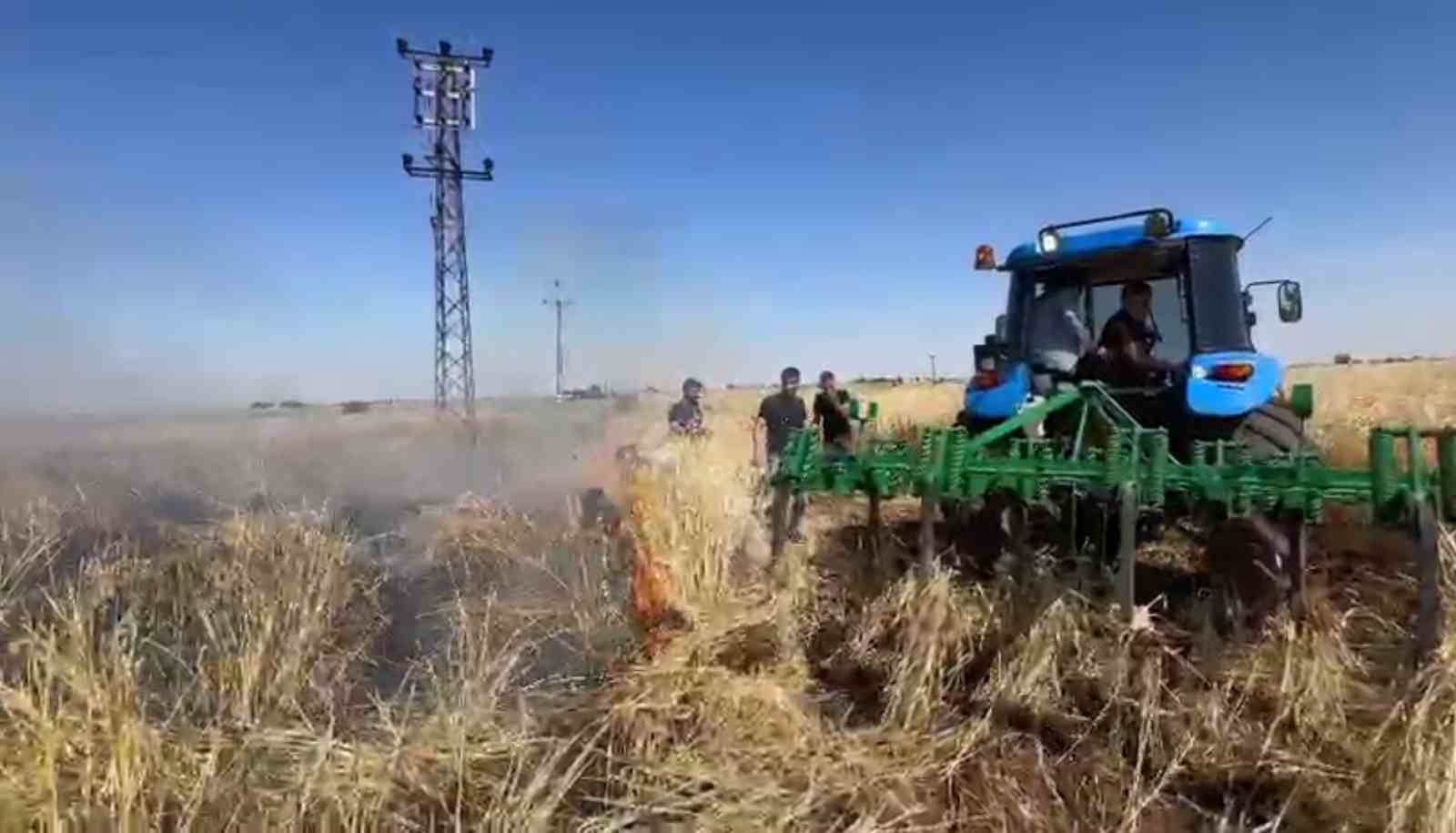Şanlıurfa’da onlarca dönümlük arpa ekili tarla kül oldu 4 sanliurfada onlarca donumluk arpa ekili tarla kul oldu 0 ArAIcS5s