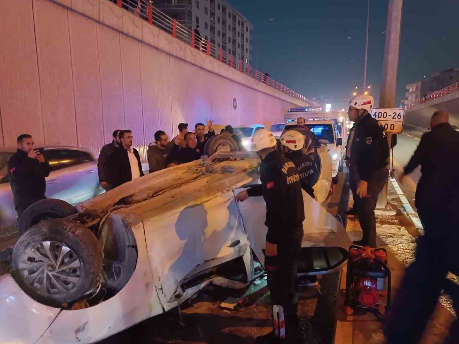 sanliurfada otomobil devrildi 3 yarali 0