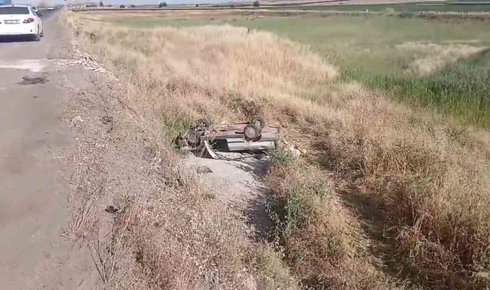 sanliurfada otomobil sarampole devrildi 1 olu 4 yarali 2 duXtWEtC