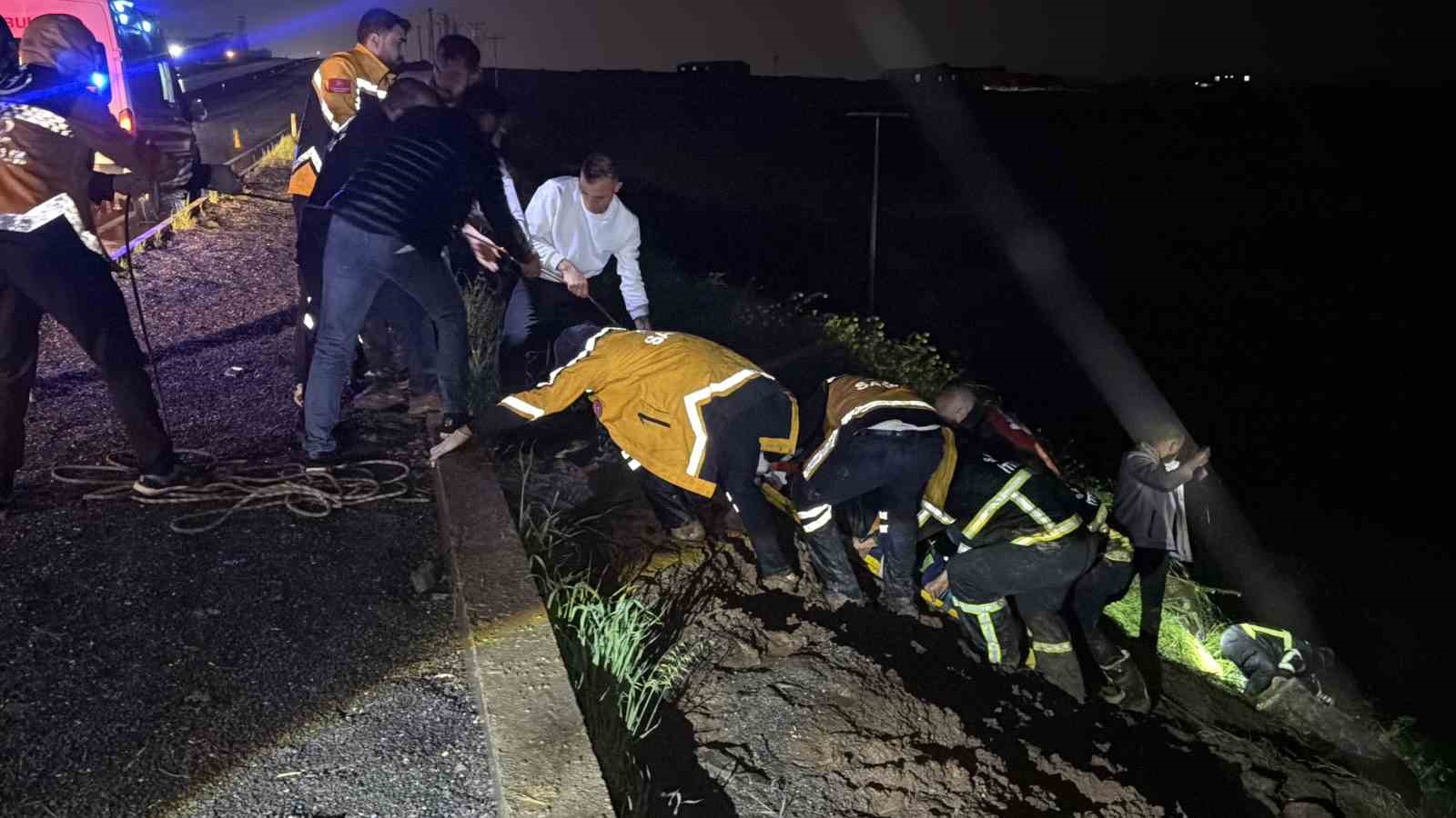 Şanlıurfa’da otomobil şarampole uçtu: 5 yaralı 5 sanliurfada otomobil sarampole uctu 5 yarali 1 ztljyTpz