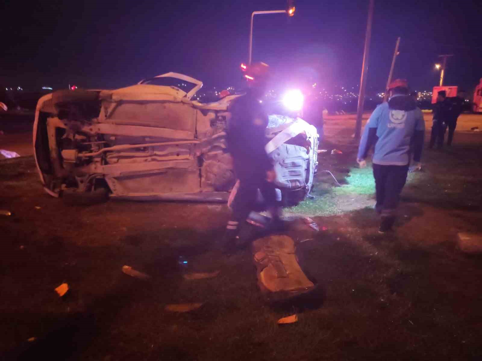 sanliurfada otomobiller carpisti 2 olu 5 yarali 2 nBp6KkTS