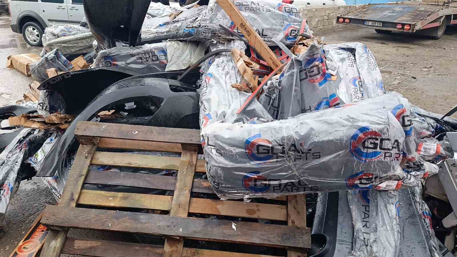 sanliurfada otomotiv deposunda korkutan yangin 1 OlYsOyjd