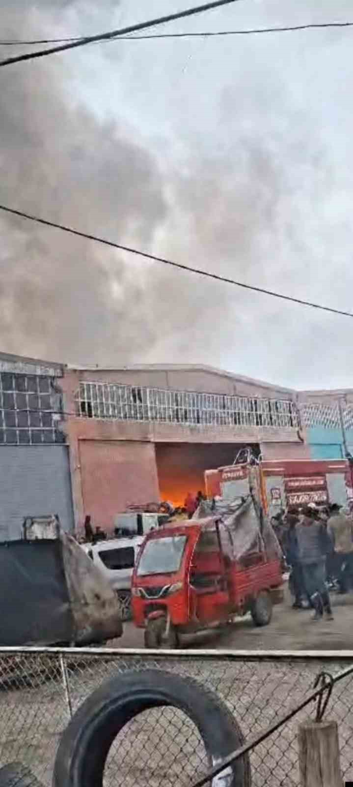 sanliurfada otomotiv deposunda korkutan yangin 9 kbL6PzdM