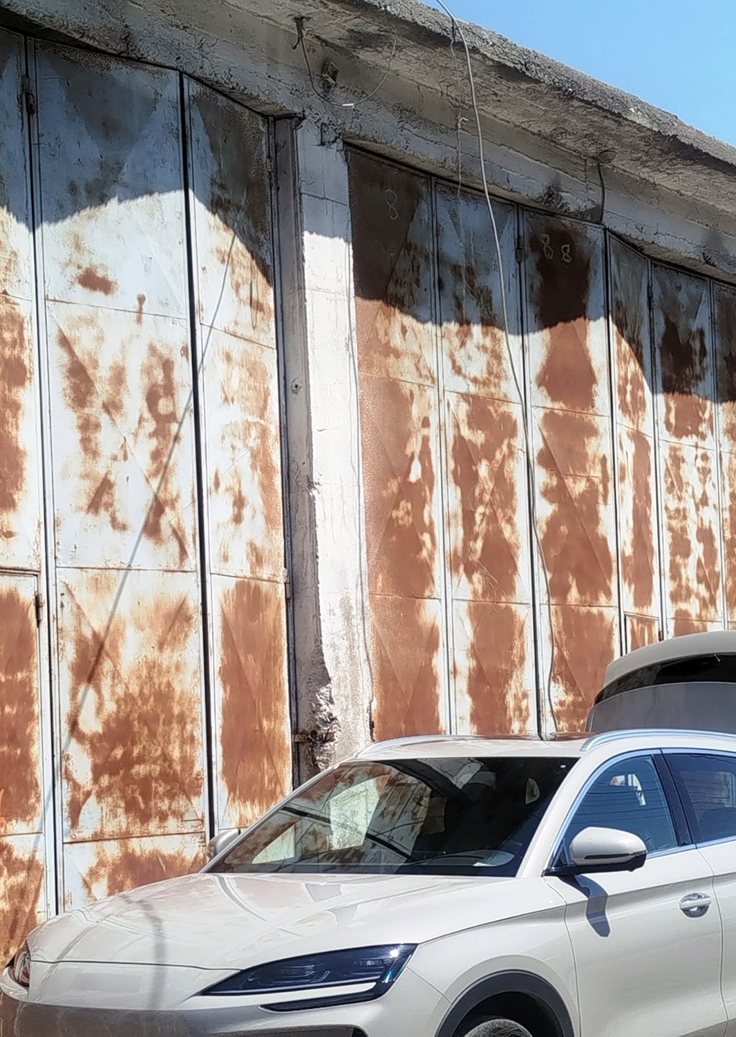 Şanlıurfa’da pes dedirten olay: Kaçak elektrikle araç şarj istasyonu 8 sanliurfada pes dedirten olay kacak elektrikle arac sarj istasyonu 4 zdbZDOM3
