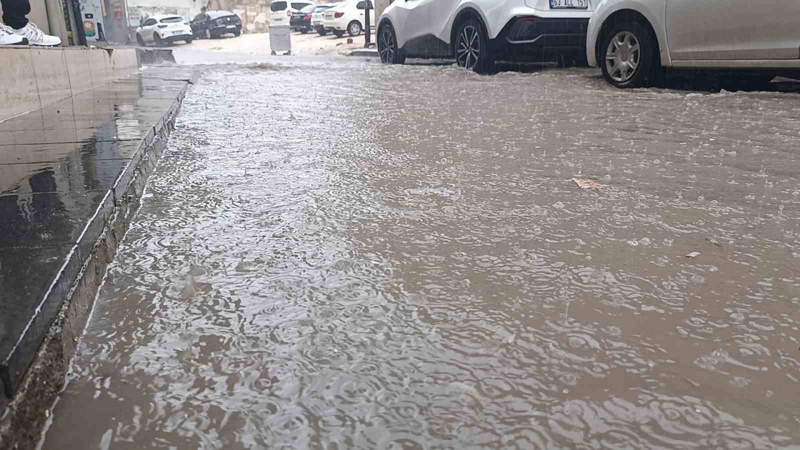 sanliurfada saganak yagis cadde ve sokaklari gole cevirdi 4 Ky47Tm5T
