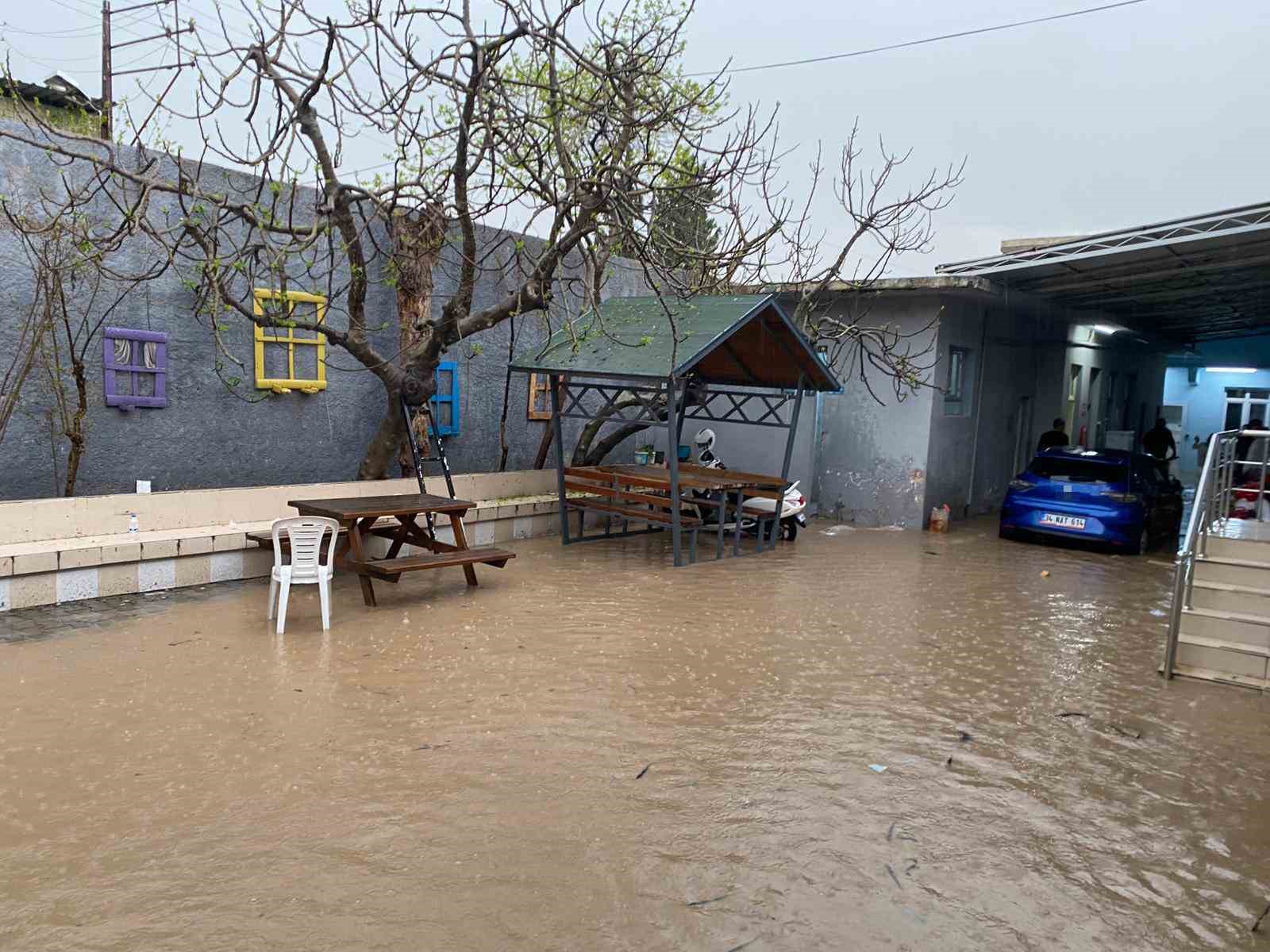 sanliurfada saganak yagis fabrikayi gole cevirdi 1 P7S3YiqE