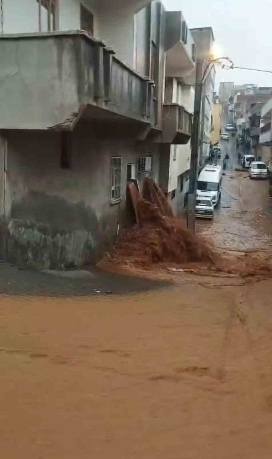 sanliurfada saganak yagis sele donustu ev ve oteli su basti 1 zOhd2Ii2