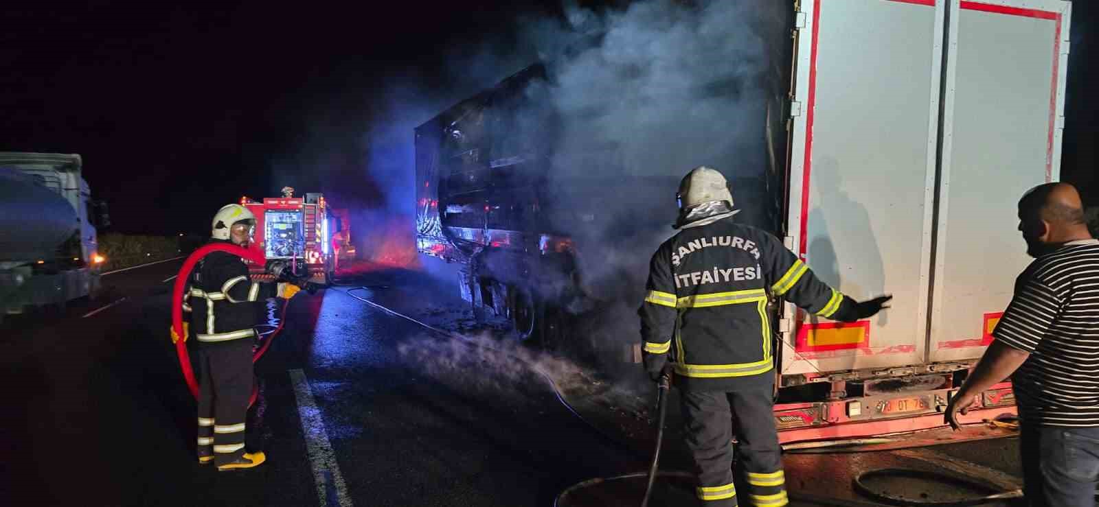 sanliurfada salca yuklu tir alev alev yandi 2 GKUVwYvc