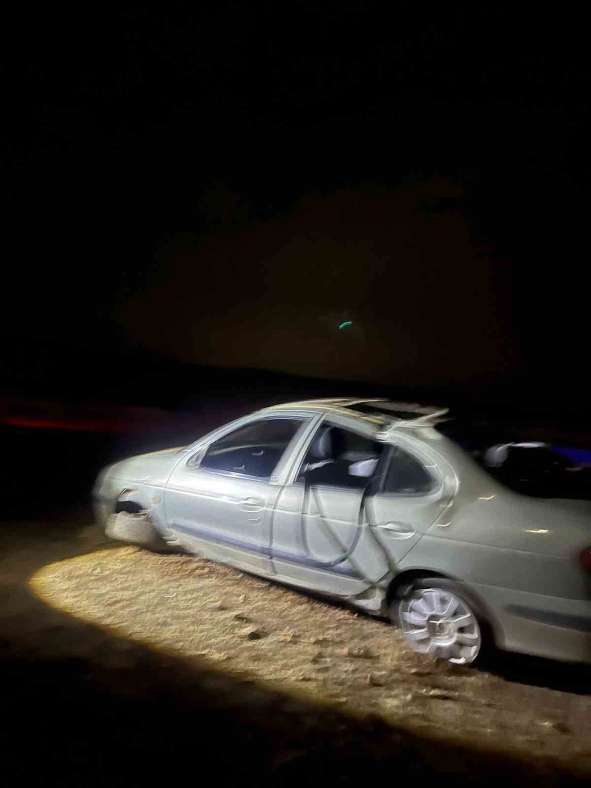 sanliurfada sarampole ucan otomobildeki 1 kisi oldu 2 kisi yaralandi 0 t8nScDMS