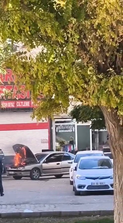 sanliurfada seyir halindeki aracta yangin panigi 1 QvUZSzbU