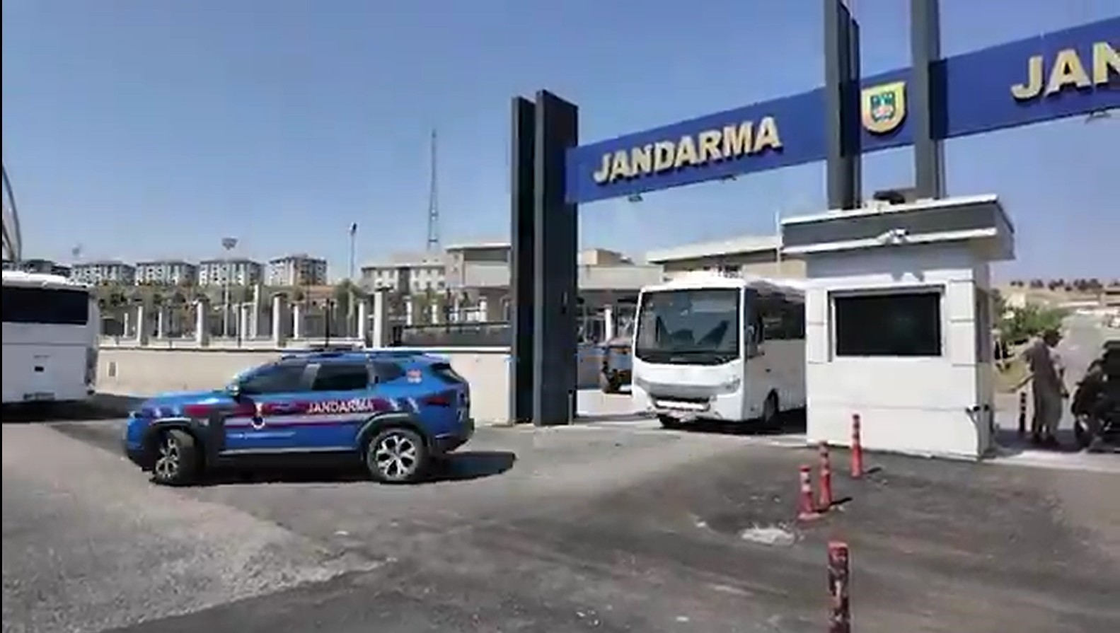 sanliurfada silah kacakciligi operasyonu 2 gozalti 1 dSTqdHRj