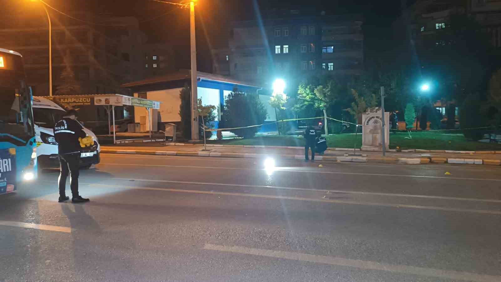sanliurfada silahli kavgada agir yaralanan genc hayatini kaybetti 2 YbiaBkeD