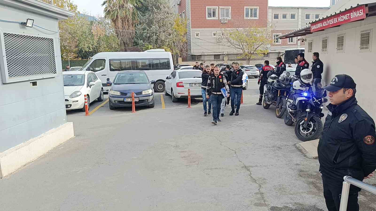 sanliurfada silahli saldiriya iliskin 4 supheli adliyede 2 XiIJkHlH