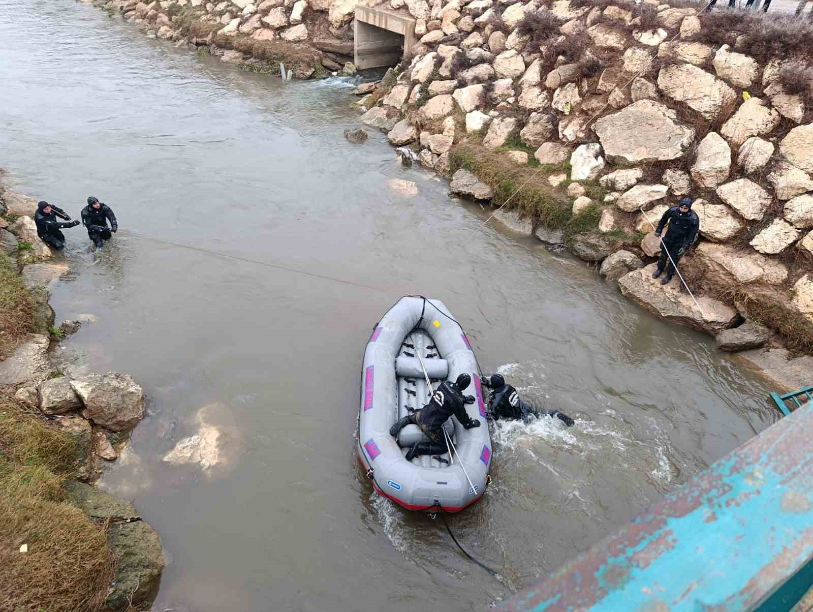 sanliurfada sulama kanalinda kaybolan surucuyu arama calismalari suruyor 1 KdaUtSzO