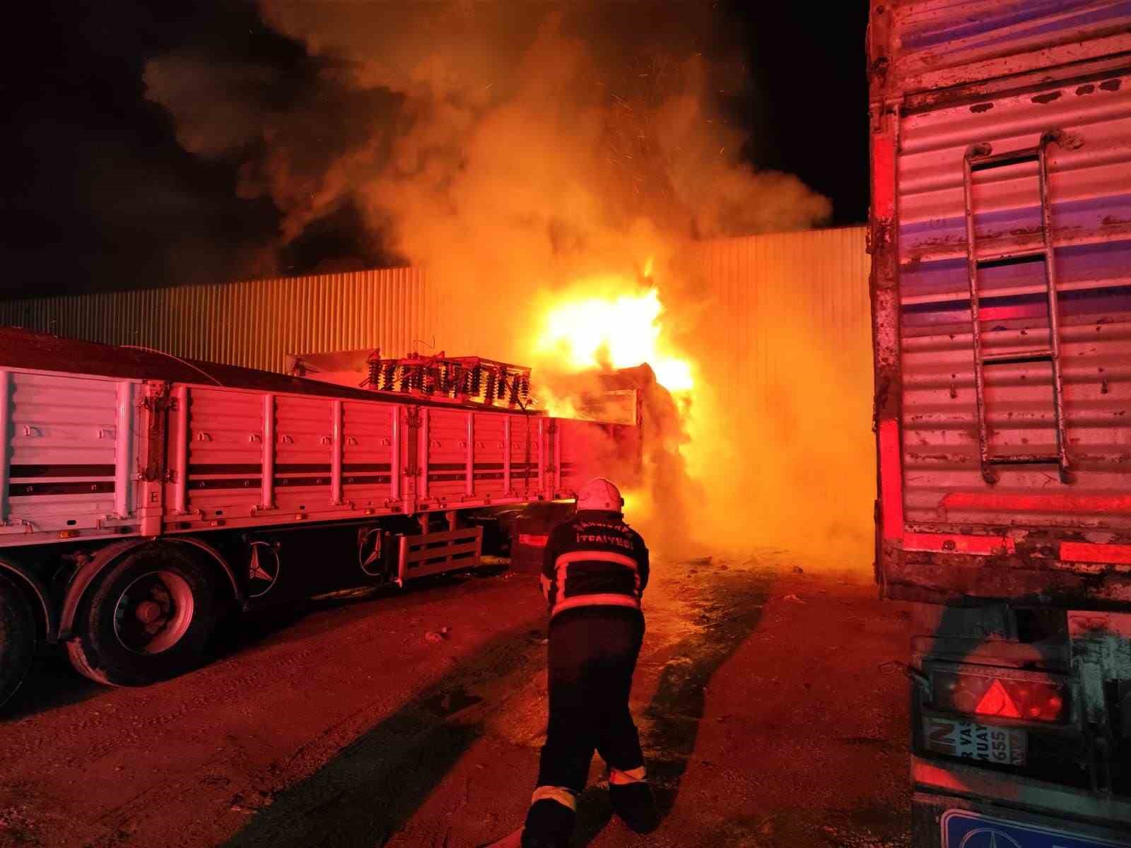Şanlıurfa’da tır garajında korkutan yangın 4 sanliurfada tir garajinda korkutan yangin 0 Cf2XRD5k