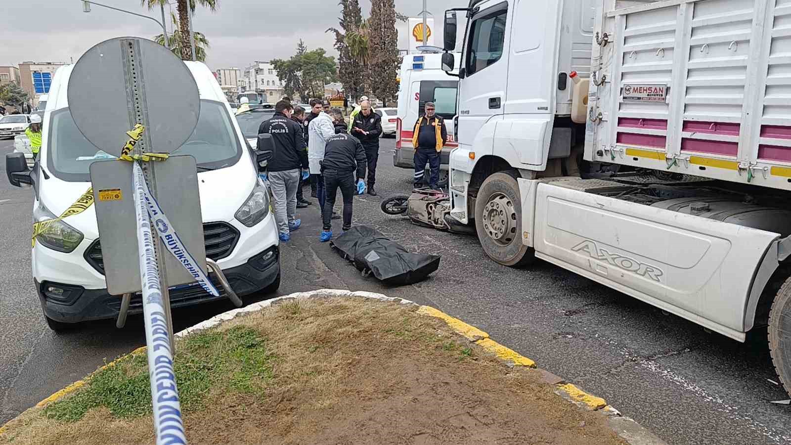 sanliurfada tir ile motosiklet carpisti 1 olu 0 j5WjaSPm