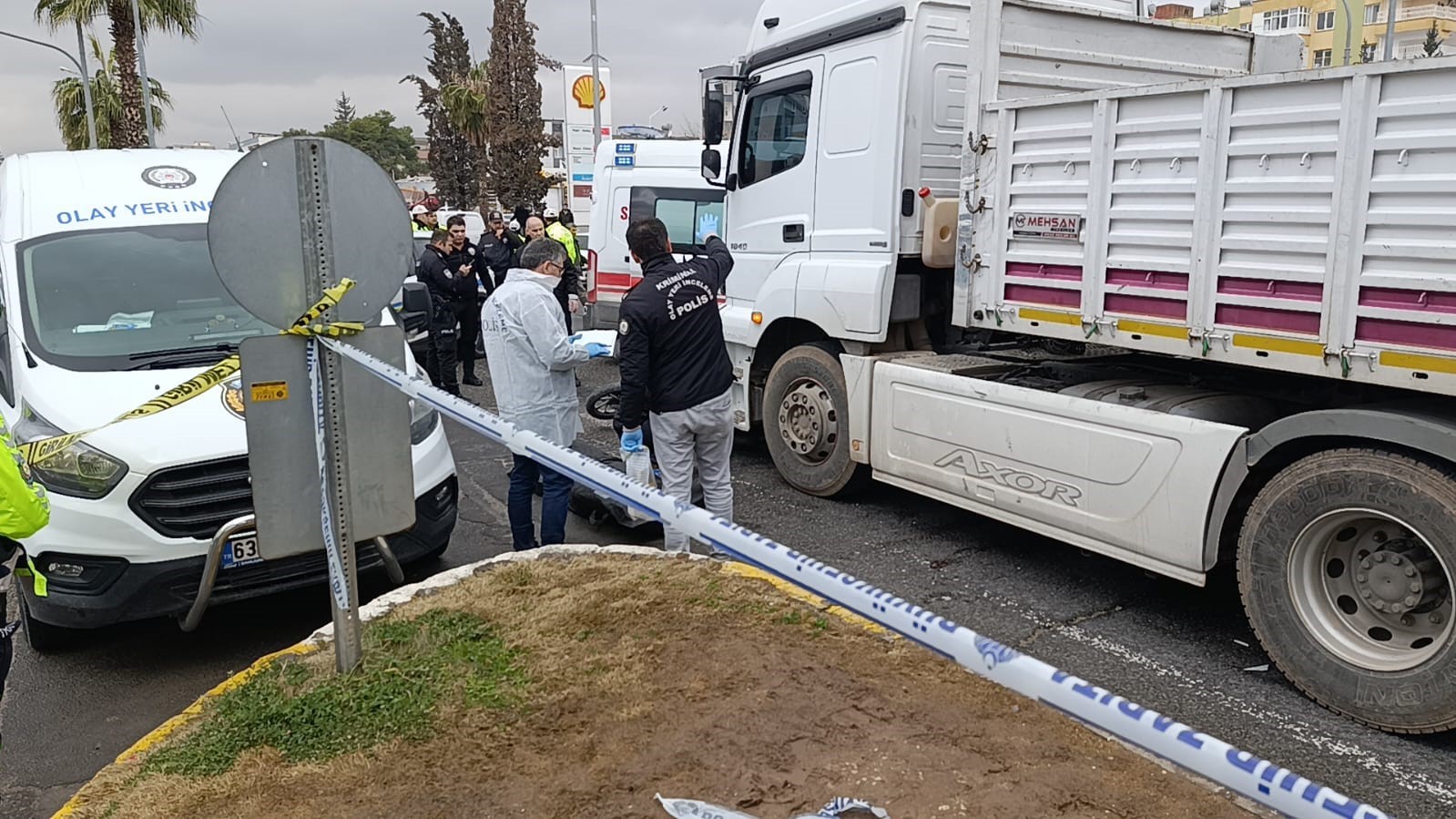 sanliurfada tir ile motosiklet carpisti 1 olu 2 lmPP4QrF