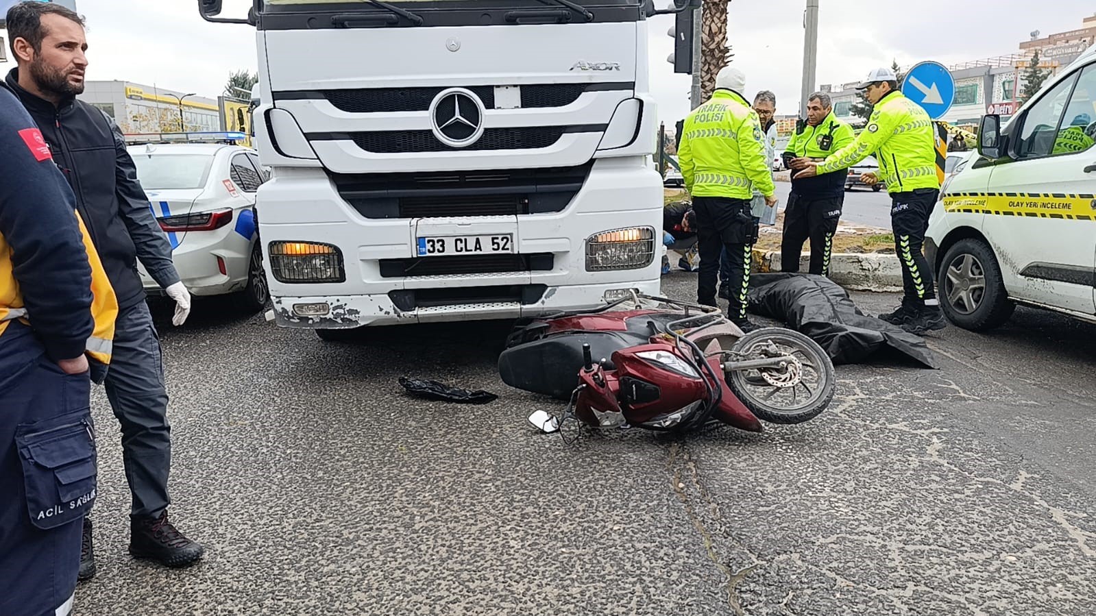 sanliurfada tir ile motosiklet carpisti 1 olu 3 S3dRJBe3