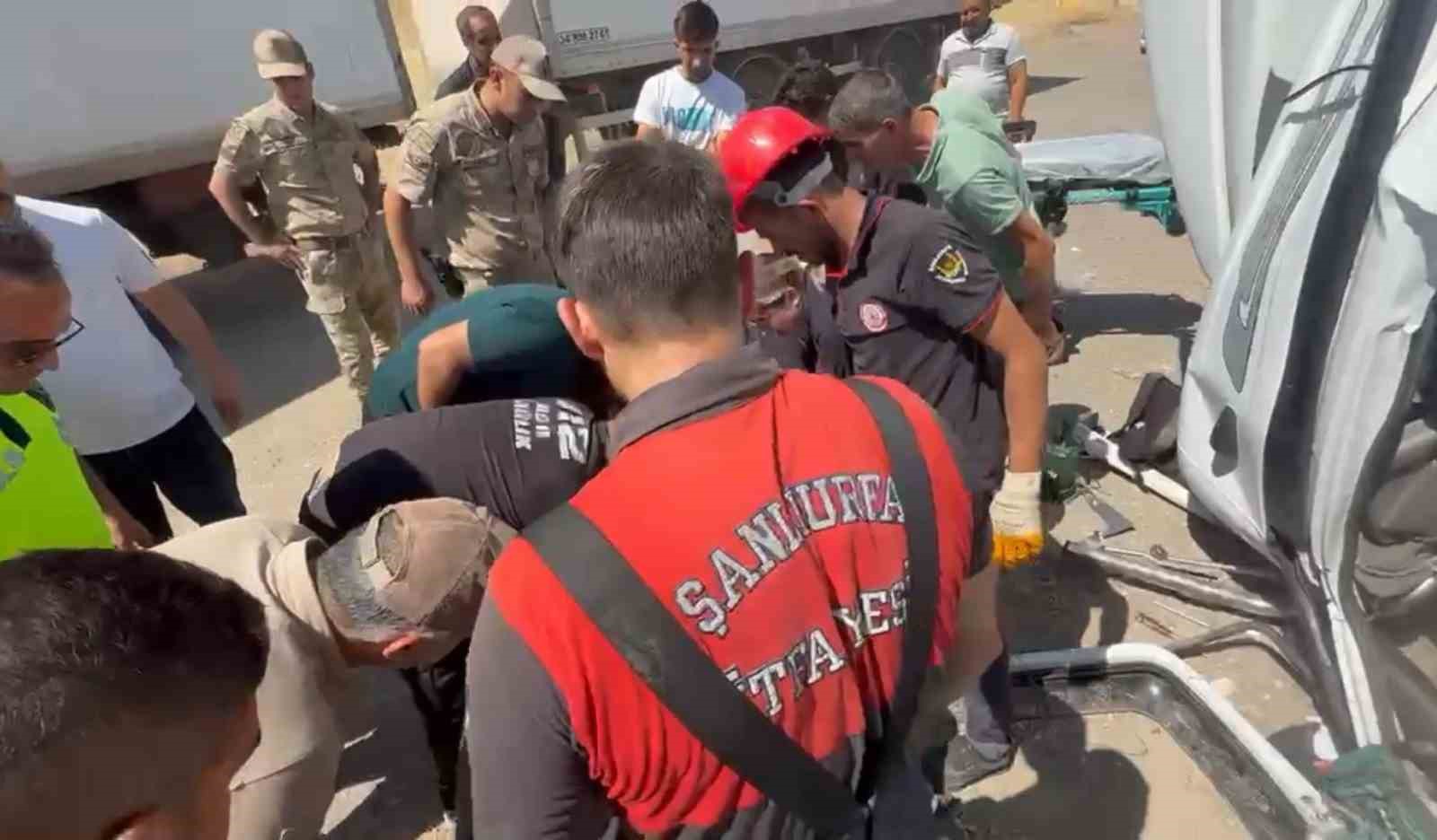 Şanlıurfa’da tır kamyonla çarpıştı: 1 ölü, 1 yaralı 5 sanliurfada tir kamyonla carpisti 1 olu 1 yarali 1 yf3c85hq