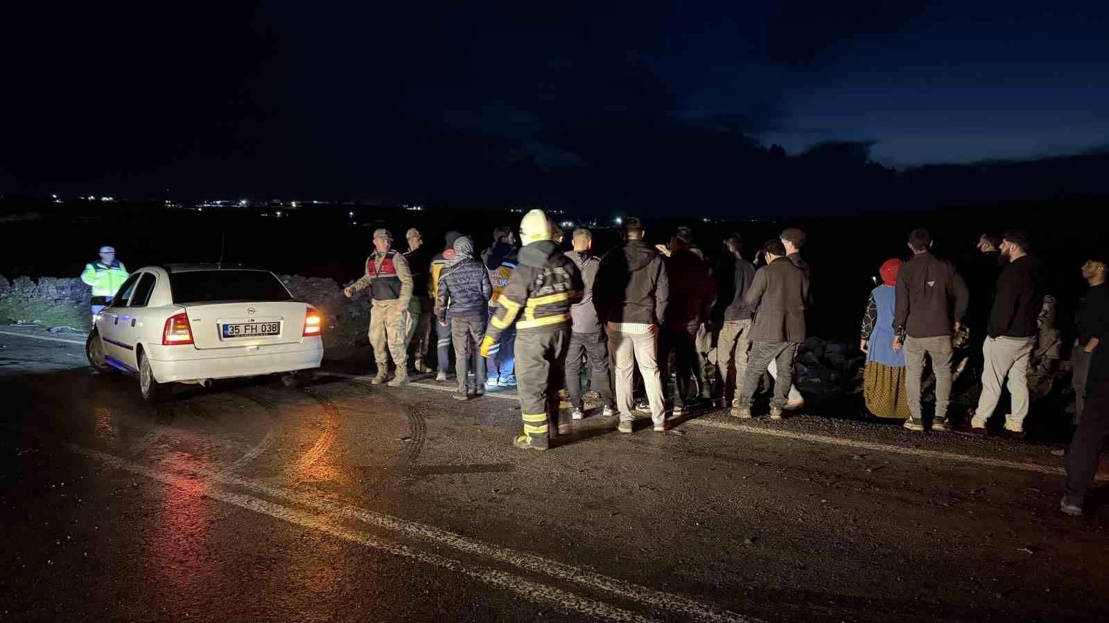 sanliurfada trafik kazasi 2si agir 5 yarali 3 XhbdFsOs