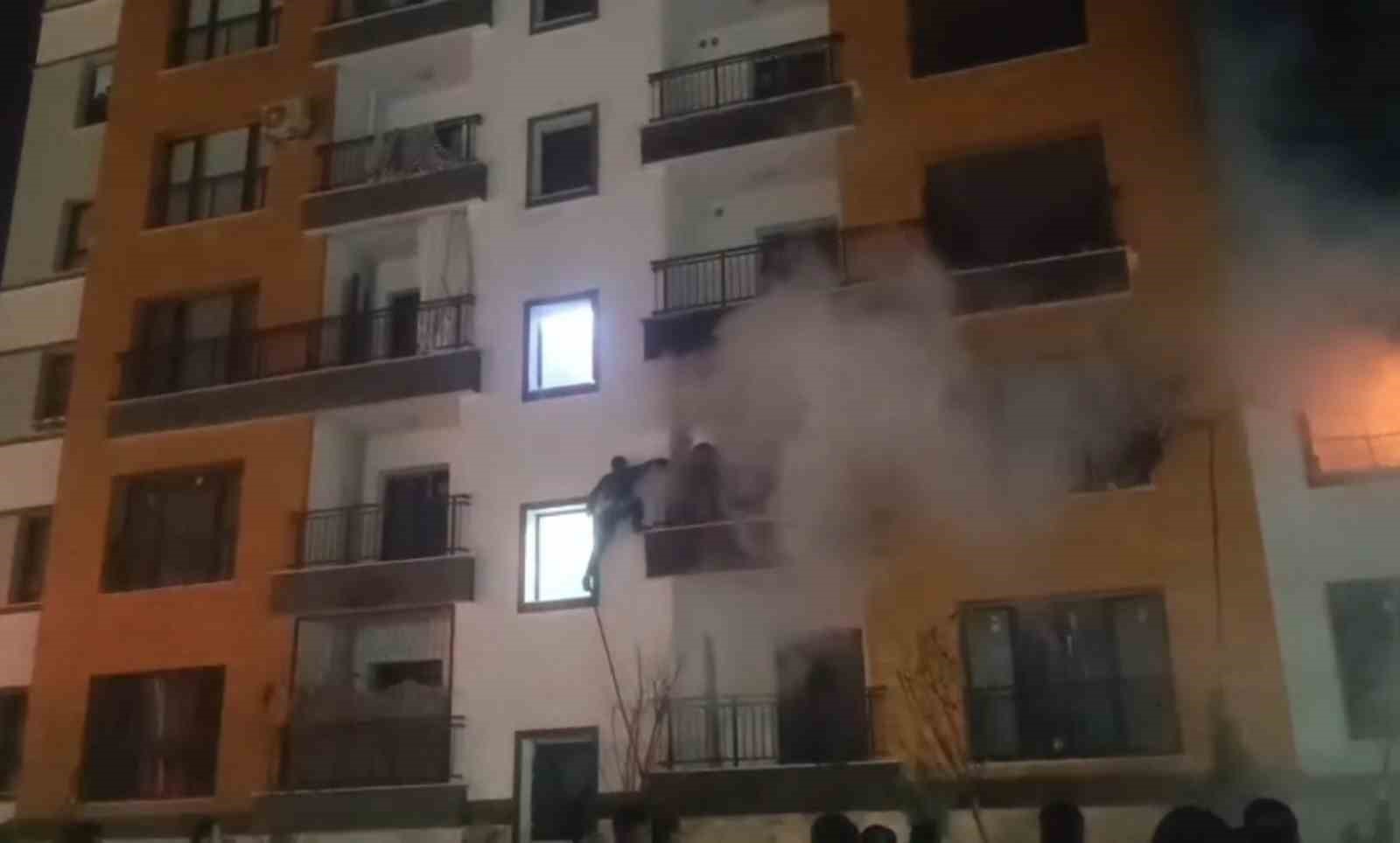 sanliurfada yangin panigi mahsur kalanlari itfaiye ekipleri kurtardi 1 4cU7zBv8