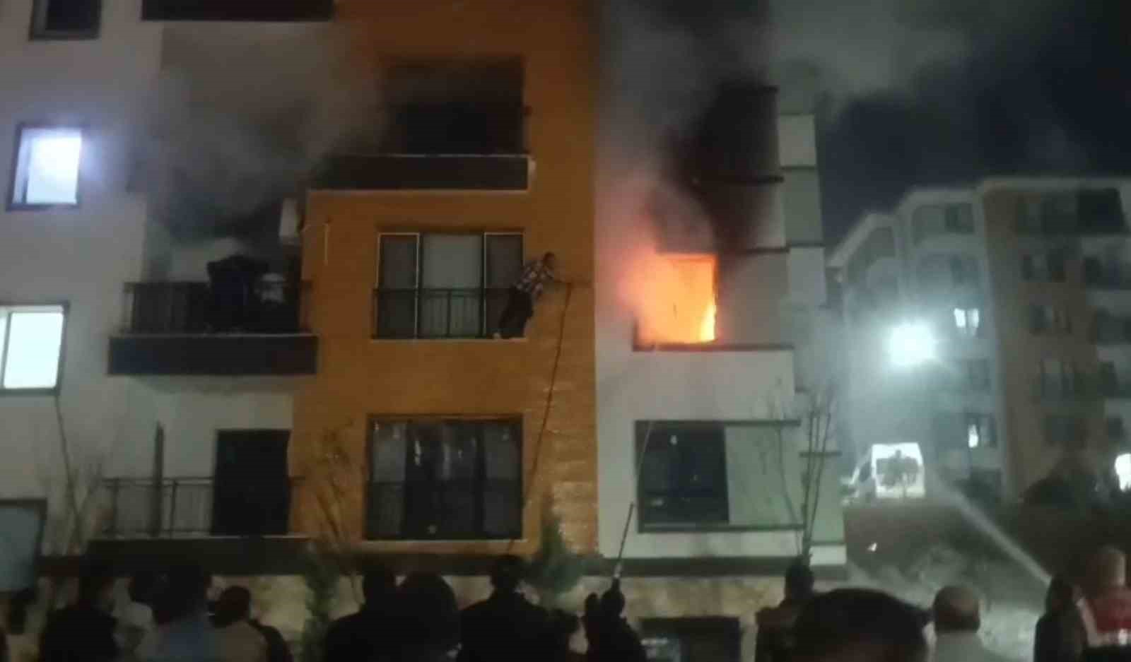 sanliurfada yangin panigi mahsur kalanlari itfaiye ekipleri kurtardi 2 rUdXchBG