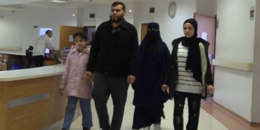 sanliurfada-yataga-bagli-kardesler-tedavi-sonrasi-yurumeye-basladi-ChLpNqQe.jpg