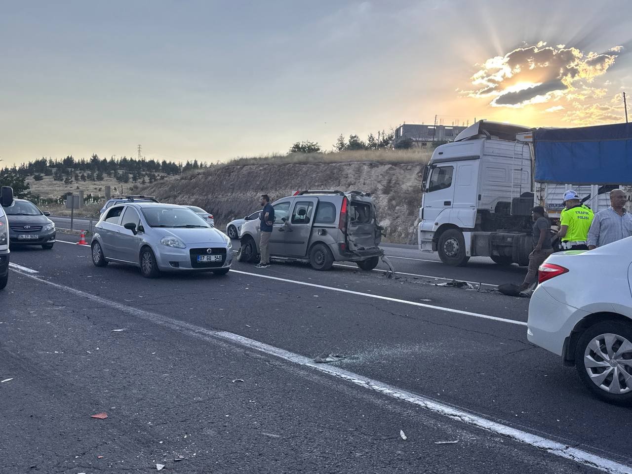 sanliurfada zincirleme trafik kazasi 4 yarali 0 TTGL5gZb