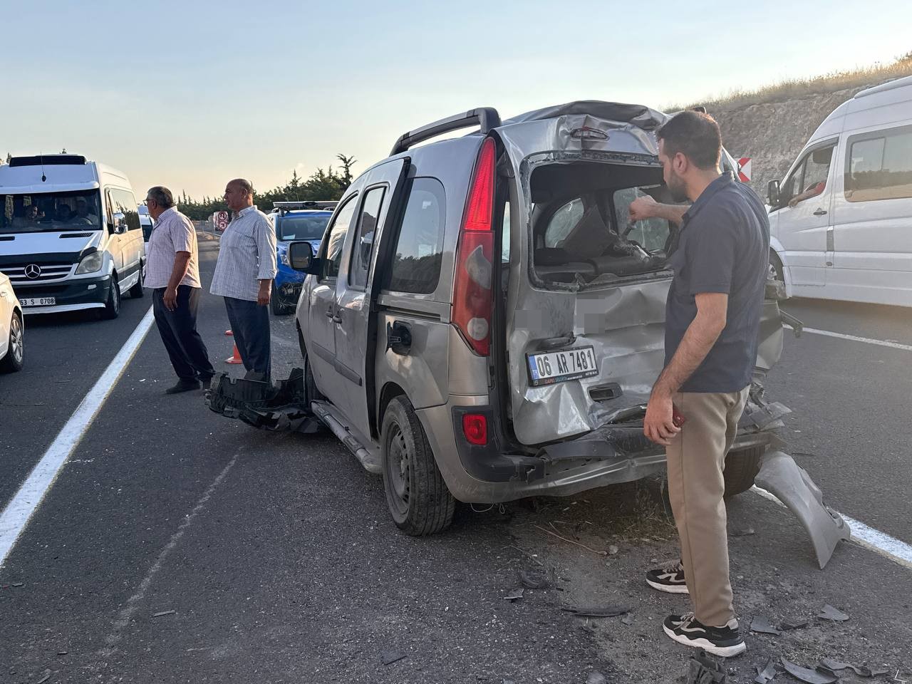 sanliurfada zincirleme trafik kazasi 4 yarali 1 FNBZb5Rm