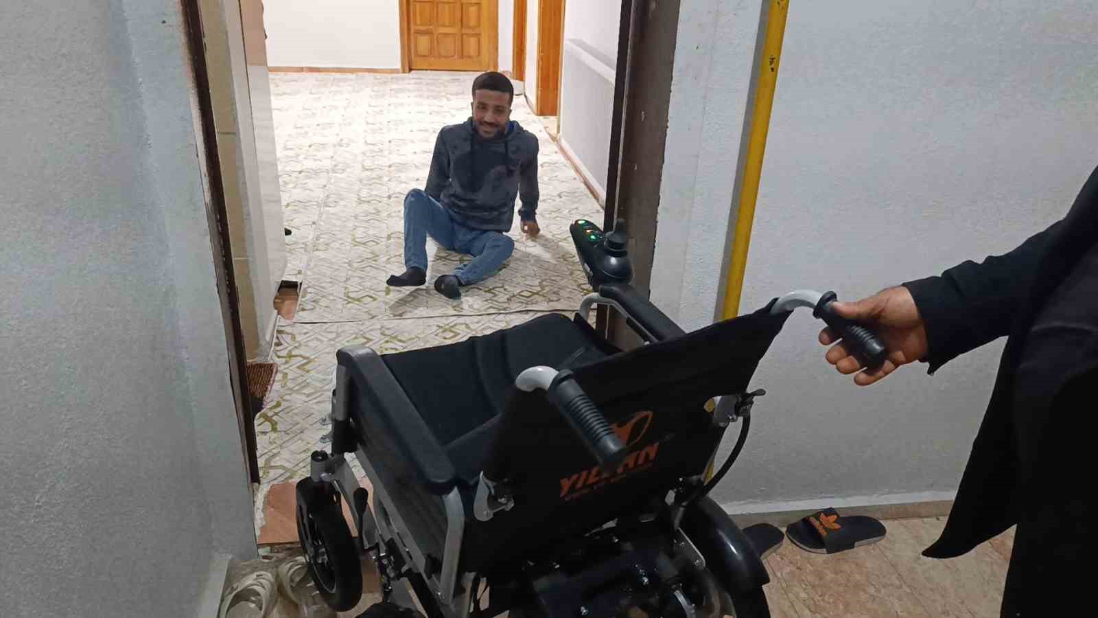 sanliurfadaki engelli gence ankaradan akulu tekerlekli sandalye surprizi 0 kQX6KkjX
