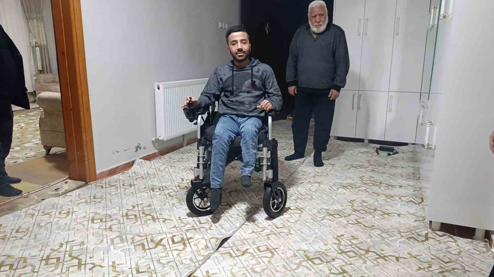 sanliurfadaki engelli gence ankaradan akulu tekerlekli sandalye surprizi 2 hqwHOhDC