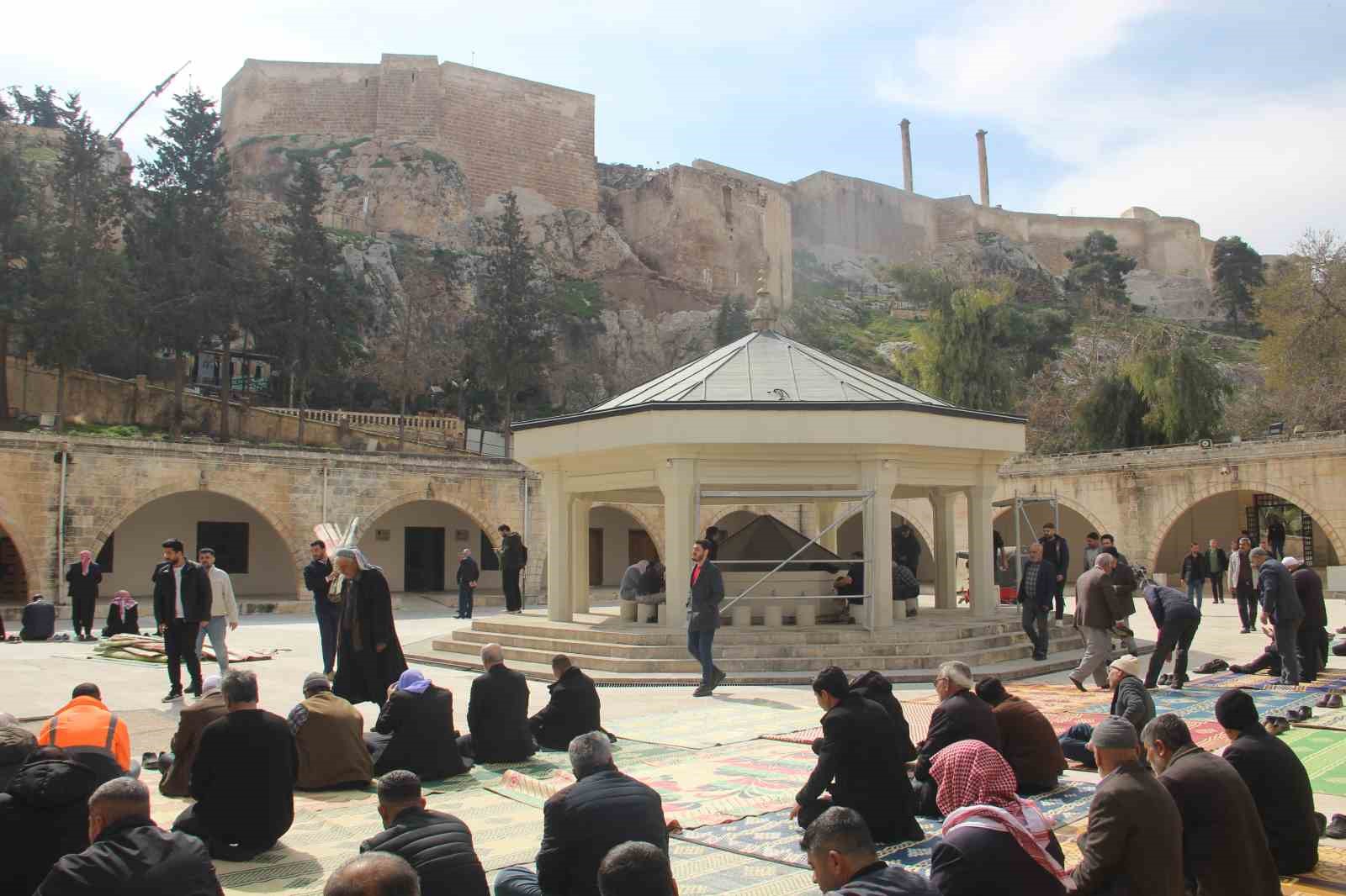 sanliurfadaki halil ur rahman camii asirlara meydan okuyor 1 Ey9z3XG3