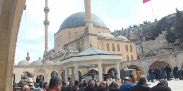 sanliurfadaki-halil-ur-rahman-camii-asirlara-meydan-okuyor-affGLrI5.jpg