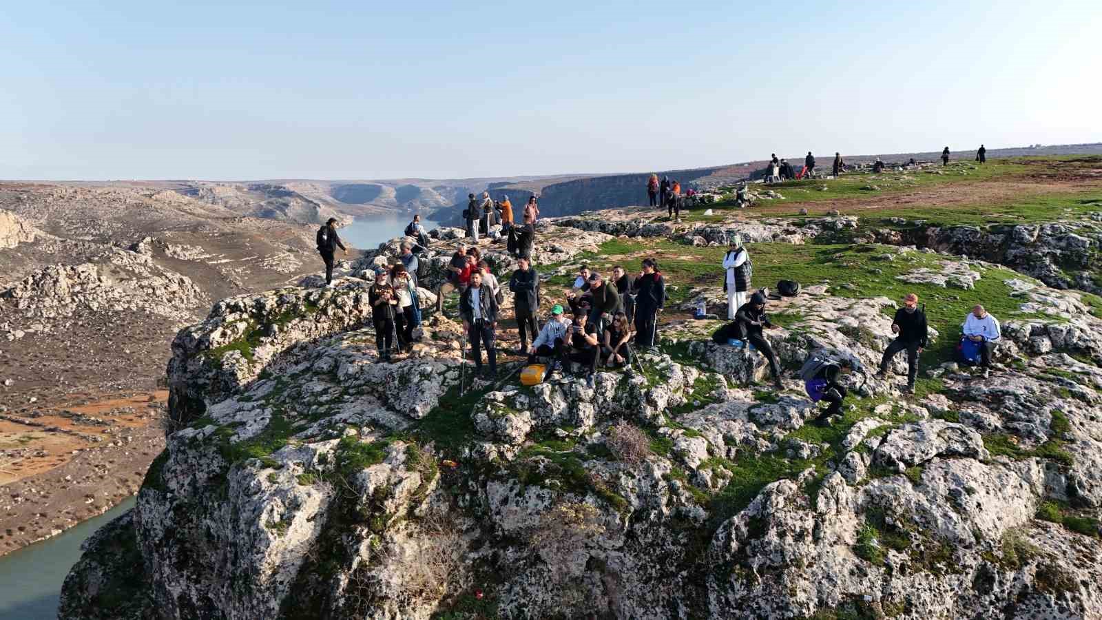 Şanlıurfalı doğaseverler Rumkale’de bağımlılık ve şiddete karşı yürüdü 5 sanliurfali dogaseverler rumkalede bagimlilik ve siddete karsi yurudu 1 grEDIZpA